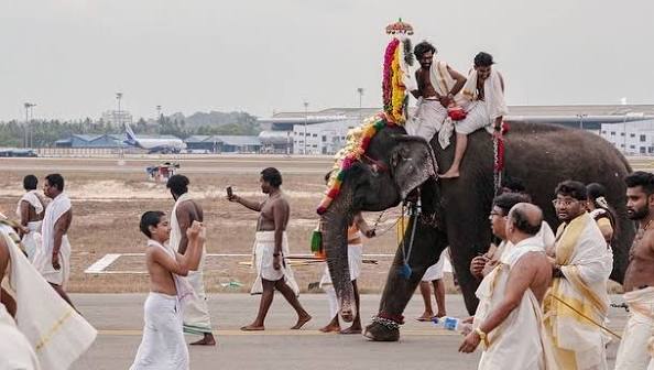 Arattu Procession through Thiruvananthapuram International Airport. Photos by @anandgiyer @whatsaroundthiruvananthapuram #trivandrum #trivandrumdiaries #trivandrumfoodies #trivandrumcity #trivandr