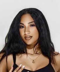 Sandra Rose's Instagram, Twitter & Facebook