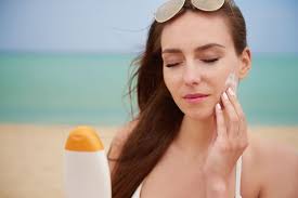 Keduanya sekilas sama yaitu bekerja untuk kulit dengan . Sering Dikira Sama Ini 4 Perbedaan Sunscreen Dan Sunblock Halaman All Kompas Com