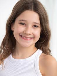 J E N N Y 🤍 Last day of November. Christmas tunes feel right today. Full  day at the studio, so I've come prepared with homemade bread and treats.  (See story) Another