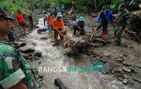 Hari sepuluh muharram atau hari asyura merupakan hari bersejarah. Usai Banjir Di Dusun Pengajaran Warga Dan Bpbd Bersihkan Sisa Kayu Dan Bebatuan Besar Di Sungai Bangsa Online Cepat Lugas Dan Akurat