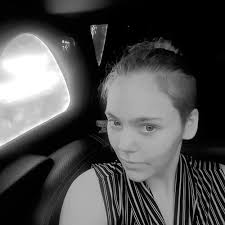 Holly Murrell's Instagram, Twitter & Facebook