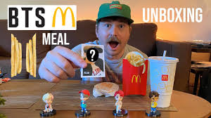 Mcdonald's bts meal is here through june 20 with mcnuggets and spicy dipping sauces. Mcdonald S Bts Meal Unboxing And Card Reveal Youtube