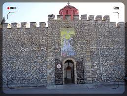 Η ιερά μονή της αγίας ειρήνης, είναι ένα από τα παλιά μοναστήρια μας αναφέρεται για πρώτη φορά σε έγγραφο του 1362, γεγονός που δείχνει ότι ίσως είχε ιδρυθεί κατά την δεύτερη βυζαντινή περίοδο της κρήτης. En Toytw Nika Agia Eirhnh Xrysobalantoy