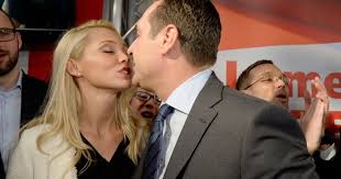 Geboren wurde edi finger junior in klagenfurt. Fpo Chef Heinz Christian Strache Hat Seine Freundin 28 Geheiratet Tiroler Tageszeitung Online Nachrichten Von Jetzt