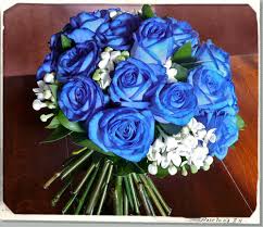 Often the most effective colour schemes are introduced to a wedding through details and accents. Blue Wedding Flowers Are So In This Year