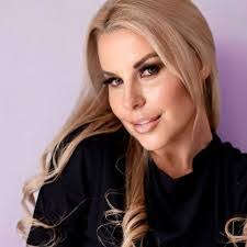 Keren Toledano's Instagram, Twitter & Facebook