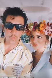 Teller and sperry have been together since may 2013 and met at a party for the black keys. Top Gun S Miles Teller And Wife Keleigh Sperry Celebrate Their First Wedding Anniversary In Tahiti Aktuelle Boulevard Nachrichten Und Fotogalerien Zu Stars Sternchen