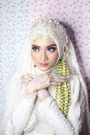 Artinya, sang pengantin pria wajib melafalkan kalimat ijab kabul secara. Hijab Pengantin Syari Menutup Dada Hijabfest