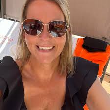 Our private luxury cabanas to enjoy the beach in a whole different way  while ensuring rest and repose. Dinlenme ve sükûnet sağlarken, plaj keyfini  bambaşka bir şekilde yaşamanız için özel lüks cabanalarımız.