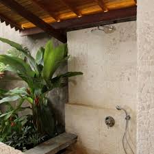 Or that hotel in the philippines, where the presenter showed a bath, lotus pool and sink area covered in lush forest? 66 Outdoor Bathroom Designs That You Gonna Love Digsdigs