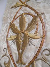 Fragment De Broderie 19eme Fils De Soie Dores Metallique Rose Couleur Proantic Antiquites Francaises Gold Gold Or Metallique