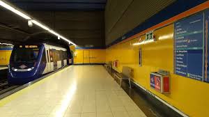 Dio a conocer los detalles de este nuevo trazado. Metro De Madrid 9800 Con Cbtc En Metroeste Linea 7 Estacion De Henares Youtube