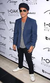 Bruno mars may be shorter than your typical pop star, but he has swagger in spades. How Tall Is Bruno Mars Bruno Mars Impersonator Bruno Mars Look Alike