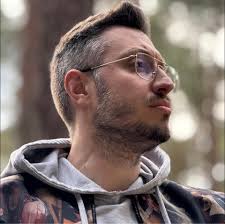 Did someone say tour??? Comment “MIDNIGHTSUN” or sign up at the link in my  bio for access to the pre-sale starting Wednesday 11th June at 10am local.  UK, Ireland, & Germany fans