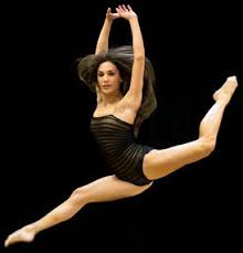 Stiamo parlando di elena d'amario, ex allieva e ballerina professionista di amici dal 2015, che, nel daytime odierno andato in onda su canale 5, è stata letteralmente cacciata fuori dalla sala prove da alessandra celentano, episodio presumibilmente inedito nella storia ventennale di amici. Elena D Amario Torna In Italia Ho Trovato L America Grazie Ad Amici Universy It