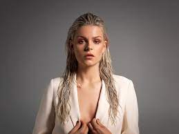 The song is part of the eponymous feature film in which davina michelle talks about her life and career. Davina Michelle Debutalbum My Own World Erscheint Am 21 08 2020 Darkstars De News