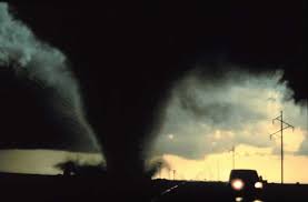 Unwetter richten schwere schäden an. Wirbelsturm Tornado Tornado Ist Ein Wirbelsturm Am Kontinent Wie Entsteht Der Tornado