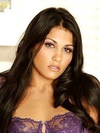 Amber Keen's Instagram, Twitter & Facebook