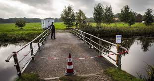 De verdachte, is op verzoek van het openbaar ministerie in het pieter baan. Bizarre Week Na Vondst Spookgezin In Boerderij Wat Weten We Gezin In Schuilruimte Drenthe Destentor Nl