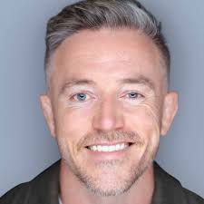 Mike Bates's Instagram, Twitter & Facebook