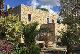 Villa datça kalkan'ın kızıltaş bölgesinde denizi gören genis havuz terasına sahip ferah bir villadır. Datca Satilik Ev