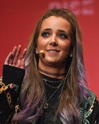 Jenn Marble's Instagram, Twitter & Facebook