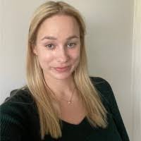 Andrea Mroz's Instagram, Twitter & Facebook