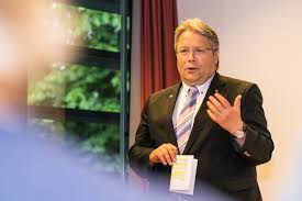 Hat sich als theaterdecorationsmaler einen großen ruf erworben; Der Seilbahner Horl Und Das Klima Der Veranderung Dolomitenstadt At