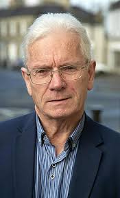 Refugees in Laois hotel hit back after claims of 'staged' overcrowding  video