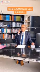 • 498 просмотров 8 месяцев назад. In Der Hauptrolle Dr P Hanker Vorstand Volksbankmittelhessen Vbmh Tiktokcomedy Tiktok Foryoupag Furdich Fyp Funatwork Work Office Business Bank