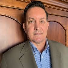 My daughter Katie graduates in two weeks. She's wearing blue in the last  photo! It's like a “where's Waldo?” game 😎