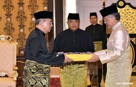 Utang luar negeri bukan lagi hal yang asing bagi indonesia dalam tahap perkembangan indonesia yang sedang melakukan pembangunan di segala bidang mengalami hambatan dari faktor pendanaan. Ali Rustam Dilantik Tyt Melaka Air Times News Network