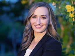 Spotlight: Jill Ladegard '04 Th'05 As the incoming president of the  Dartmouth Society of Engineers (DSE), Jill Ladegard '04 Th'05 hopes to  strengthen connections between Thayer students and alumni. Jill currently  works