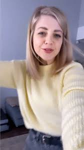 Jannes vra my heeltyd, wat het ek met sy vrou gemaak… 🥹 (as ek my hare  reguit maak) , She all here, , Dancing with them straight hair💃🏼😍, Dis  nie permanent nie, mens noem dit ‘n blow wave so moet asb ...