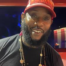 Berrylicious Strawberry Crunch Cheesecake* *Ingredients:*