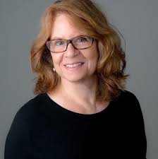 Feathers At My Feet: A Memoir of Enduring Friendship: Pearson, Barbara:  9781954676305: Amazon.com: Books