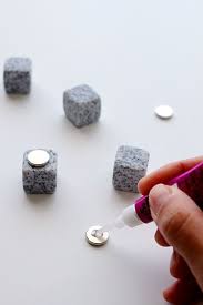 ダイソー100円ストーンキューブをオシャレマグネットに レジン キューブ 木粉粘土 クラフトのアイデア