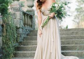 Cattails country florist offers a wide selection of bridal bouquets, wedding ceremony flowers and centerpieces. These Long Stemmed Bouquets Give An Effortlessly Romantic Feel