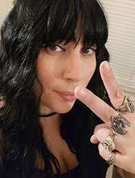 Removing hands or fingers from an image in Photoshop