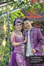 Selain tu mungkin saudari boleh cuba warna yg mempunyai tona biru/biru lembut.warna biru akan menjadikan saudari nampak lebih berseri2. 35 Malay Bride Ideas Malay Bride Wedding Dresses Malay Wedding
