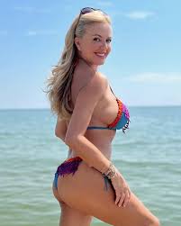 Silvia Funes - Free pics, galleries & more at Babepedia