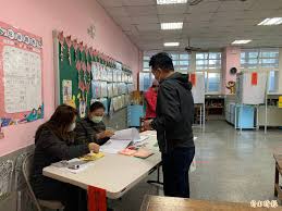 这部超级流行电视剧讲述了七个王国和他们玩弄控制他们的无情残酷的权力。 只有starks 能够看到要从外面入侵的真正的敌人。 adblocker detected! J1k1c47ffqqgim