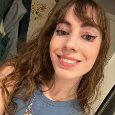 Miriam Ray's Instagram, Twitter & Facebook