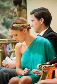 El protocolo en las bodas de día o mañana en los como adorno para el pelo para invitada a una boda es muy elegante y sofisticado, e inspira un halo. Protocolo Tocados Boda De Tarde Noche