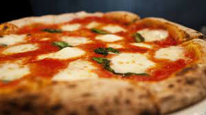 Sciogliete in una ciotola il lievito di birra fresco in 100ml di acqua tiepida. Pizza Fatta In Casa Come Preparare La Margherita Perfetta Wine Dharma