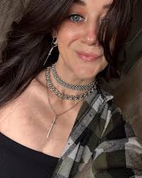 Middle aged goth girls are highly underrated. Life doesn't stop at 40.