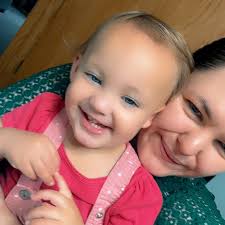 Why do side chicks often have a better relationship with a man than his  girlfriend?