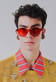 Martins.Tom faz coleção "see now, buy now" à venda na Pair