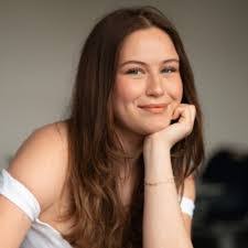 Eileen Shank's Instagram, Twitter & Facebook